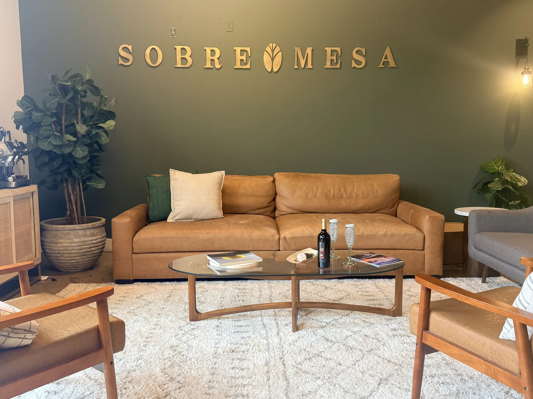 The warm Sobremesa lounge